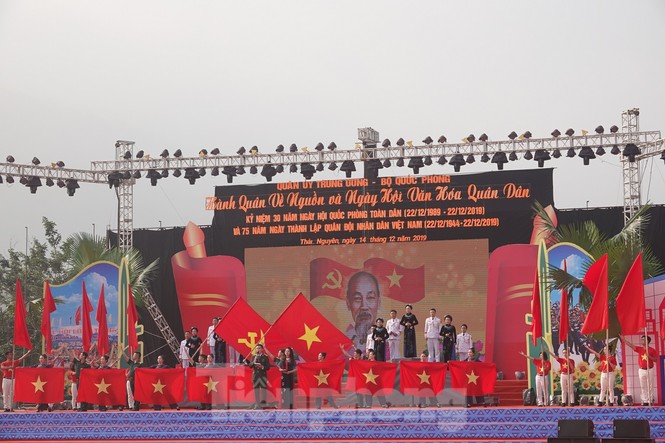 Đại tướng Ngô Xuân Lịch đánh trống khai mạc Ngày hội quân dân - ảnh 5