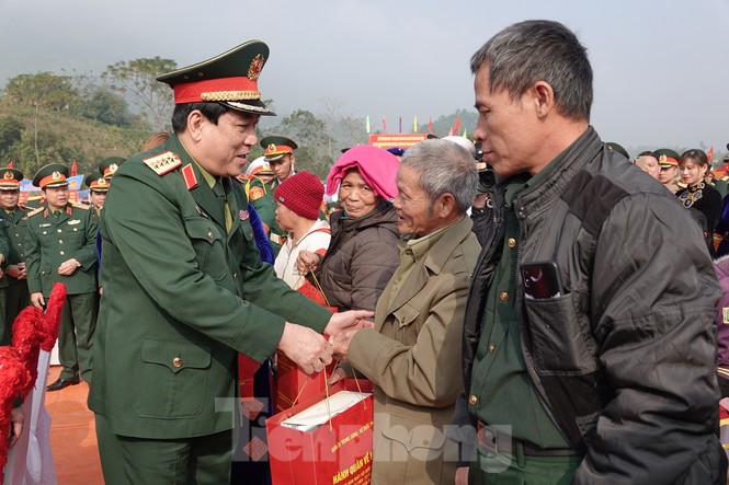 Đại tướng Ngô Xuân Lịch đánh trống khai mạc Ngày hội quân dân - ảnh 3