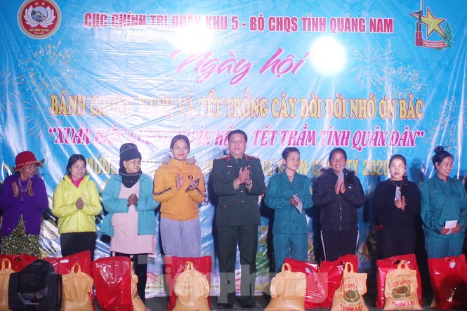 Rộn ràng ‘Xuân đoàn kết - Tết quân dân’ - ảnh 1