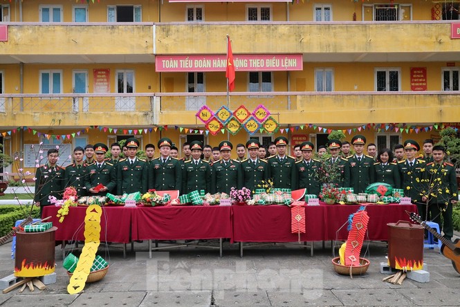 Sĩ quan Hậu cần tương lai trổ tài gói bánh chưng, nấu cỗ Tết - ảnh 2