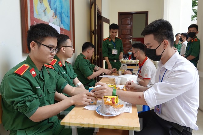 Hơn 500 ĐVTN Học viện Quân y hiến máu cứu người - ảnh 11