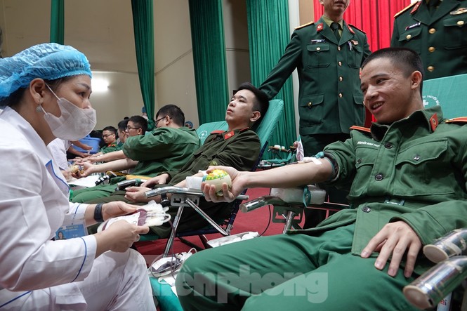 Hơn 500 ĐVTN Học viện Quân y hiến máu cứu người - ảnh 9