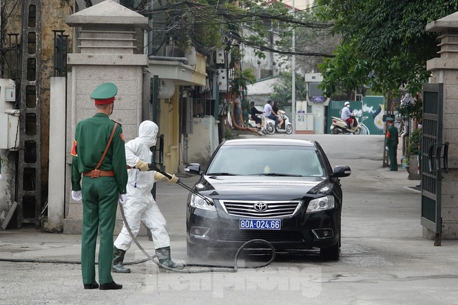Thủ tướng Nguyễn Xuân Phúc kiểm tra công tác phòng chống dịch Covid-19 của Quân đội - ảnh 4