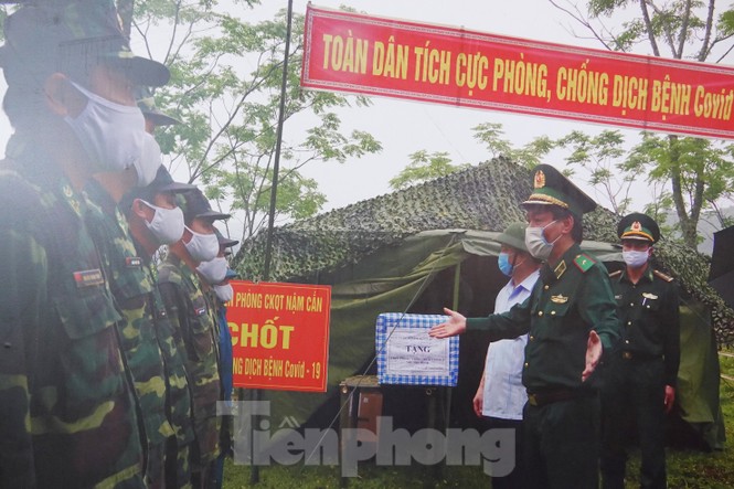 Đại tướng Lương Cường: Bộ đội Biên phòng kiên cường bám trụ trên tuyến đầu - ảnh 9