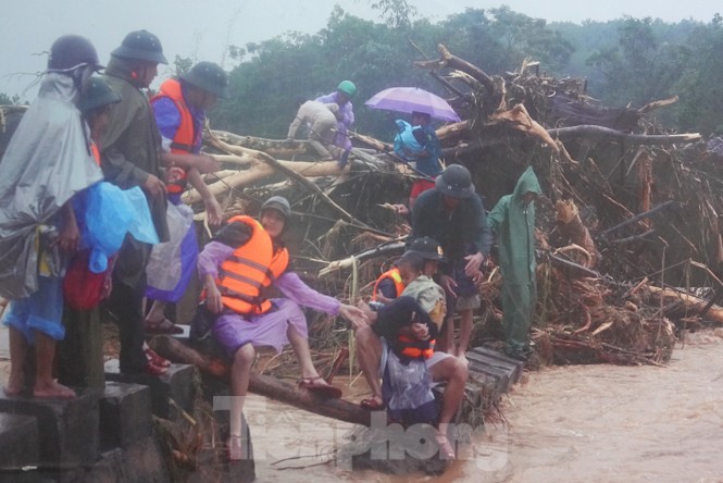 Đại tướng Lương Cường: Bộ đội Biên phòng kiên cường bám trụ trên tuyến đầu - ảnh 10