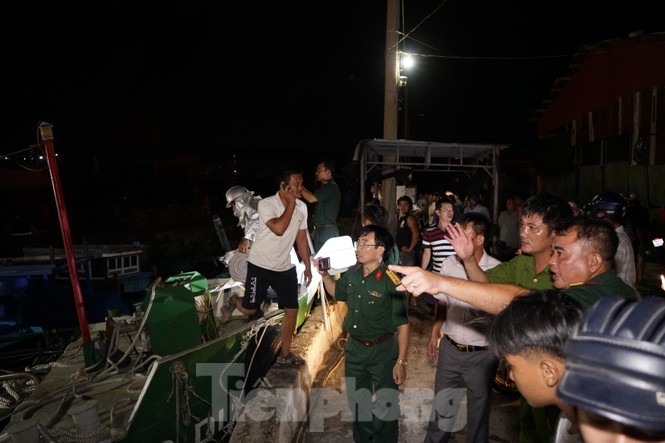 Hỏa hoạn bao trùm 3 tàu, xuồng ở Cam Ranh, thiệt hại ban đầu 14 tỷ đồng - ảnh 2