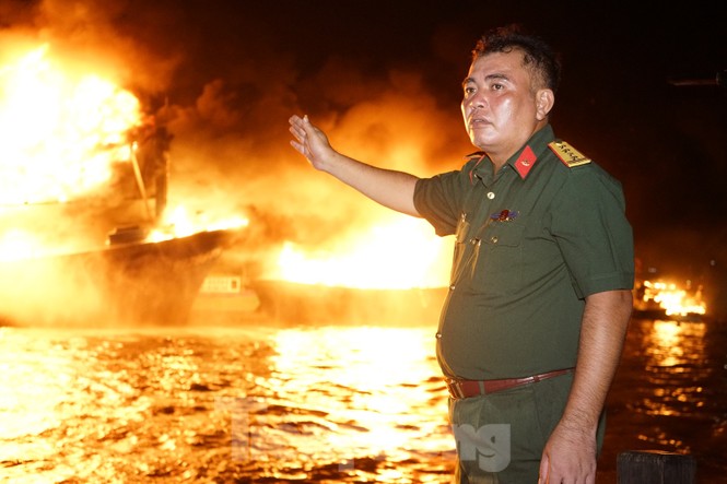 Hỏa hoạn bao trùm 3 tàu, xuồng ở Cam Ranh, thiệt hại ban đầu 14 tỷ đồng - ảnh 4