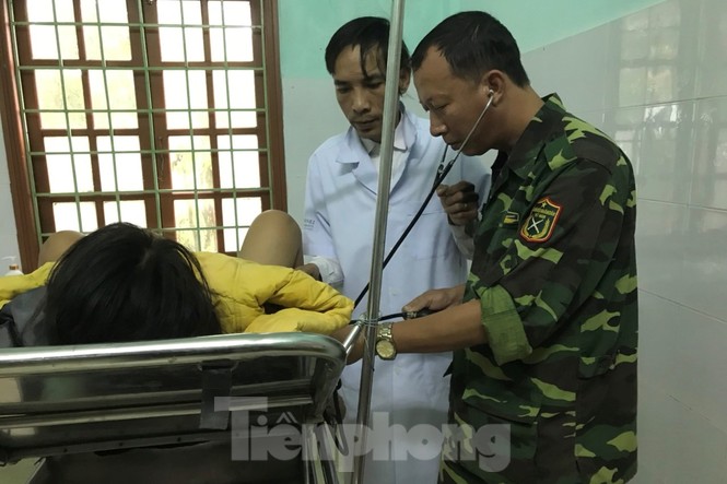 Biên phòng Quảng Trị vượt lũ cứu dân và đỡ đẻ sản phụ  - ảnh 2
