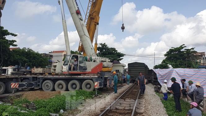 Lộ nguyên nhân vụ tàu trật bánh, lật toa tại Nam Định - ảnh 1