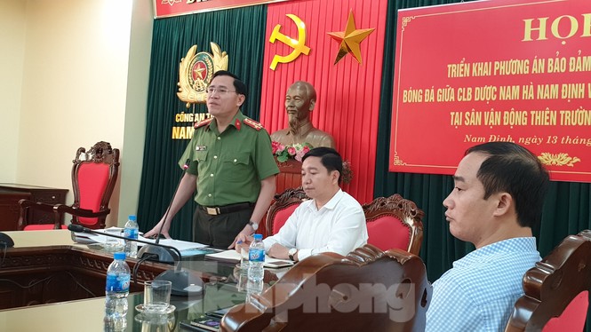 Công an Nam Định dùng lực lượng tinh nhuệ bảo vệ sân Thiên Trường - ảnh 3