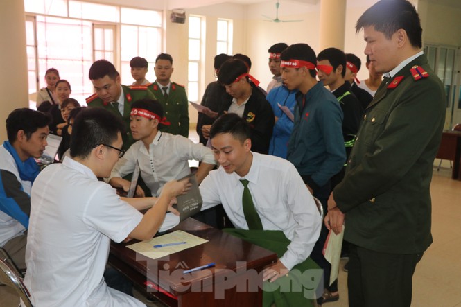 Hàng nghìn thanh niên, sinh viên Nam Định xung kích tham dự Ngày Chủ nhật đỏ - ảnh 9