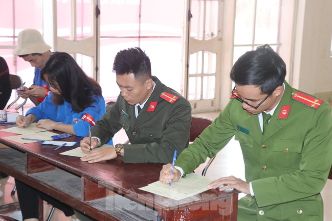 Hàng nghìn thanh niên, sinh viên Nam Định xung kích tham dự Ngày Chủ nhật đỏ - ảnh 11