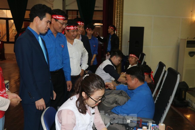 Hàng nghìn thanh niên, sinh viên Nam Định xung kích tham dự Ngày Chủ nhật đỏ - ảnh 16