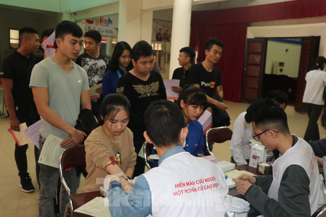 Hàng nghìn thanh niên, sinh viên Nam Định xung kích tham dự Ngày Chủ nhật đỏ - ảnh 6