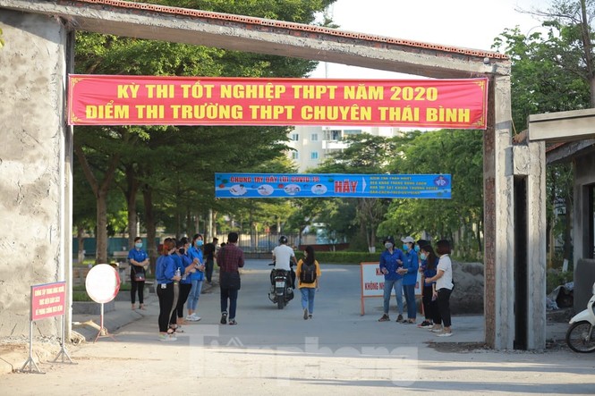 Hơn 500 sinh viên tình nguyện Thái Bình xuống đường tiếp sức mùa thi - ảnh 5