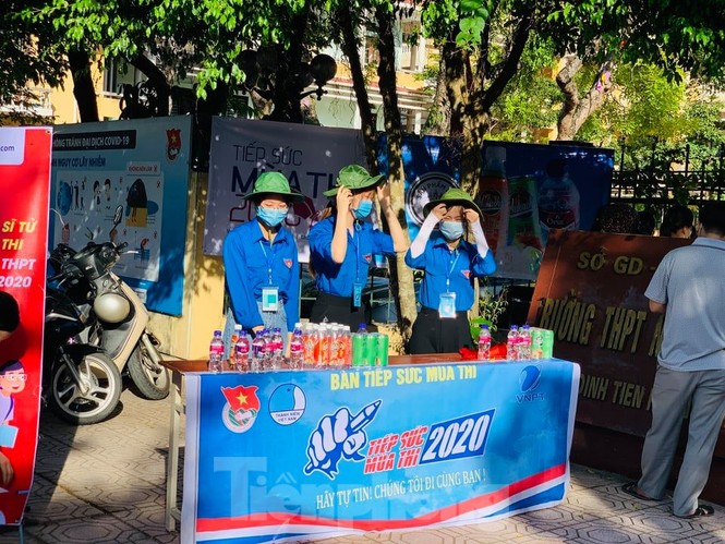 Hơn 500 sinh viên tình nguyện Thái Bình xuống đường tiếp sức mùa thi - ảnh 4
