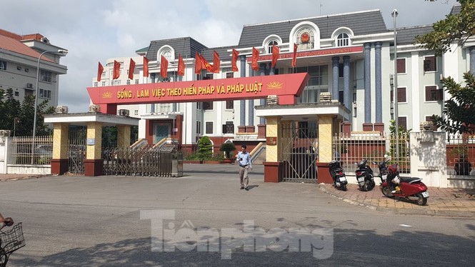 Vợ Đường Nhuệ và 4 cán bộ tham gia thông thầu đất chuẩn bị hầu tòa - ảnh 1 Vợ Đường Nhuệ và 4 cán bộ tham gia thông thầu đất chuẩn bị hầu tòa - ảnh 1