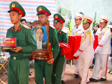 Thai Binh's mother's hometown welcomes martyrs, journalist Pham Van Huong died in Rao Trang - photo 3