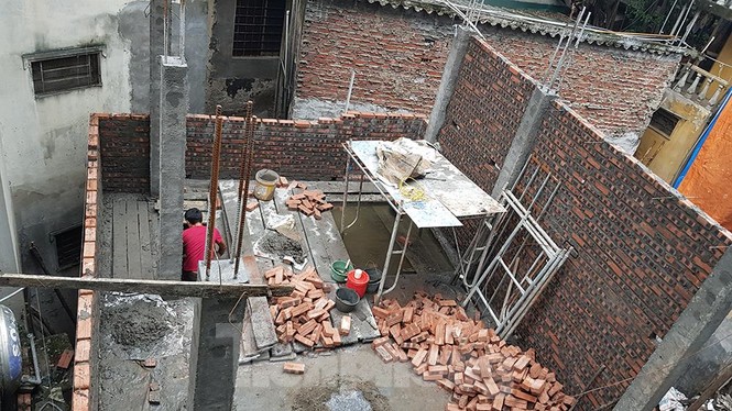 Vụ chết 2 năm vẫn xác nhận đất đai: Càng đình chỉ công trình càng xây cao - ảnh 1