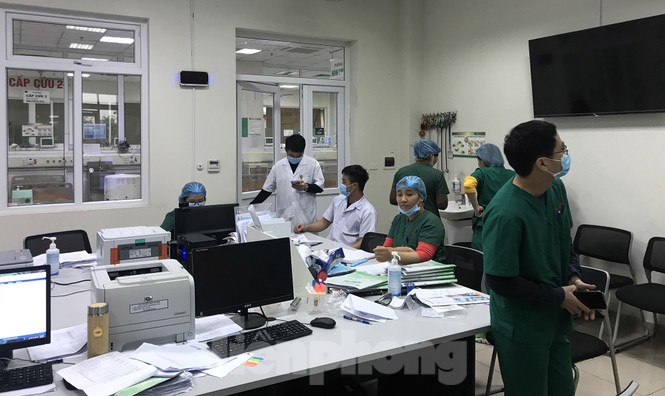 Vào ‘đại bản doanh’ xem bác sĩ và bệnh nhân hợp sức chống virus corona - ảnh 6