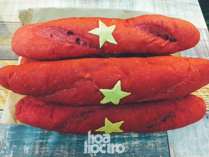 Hà Nội: “Bánh mì yêu nước” chưa hết chiều đã hết bánh có gì “hot”? - ảnh 1