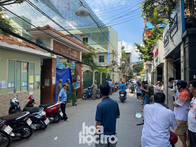 TP.HCM: Cây phượng trong sân trường bật gốc khiến 1 học sinh tử vong - ảnh 4