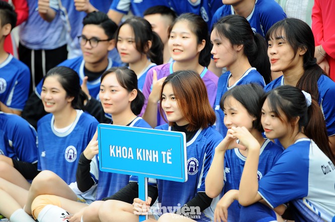 Ngắm nam thanh, nữ tú ĐH Mở Hà Nội tranh tài tại giải bóng đá sinh viên - ảnh 7