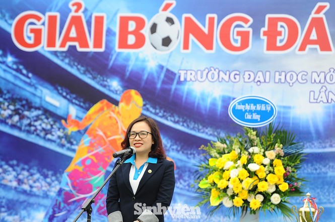 Ngắm nam thanh, nữ tú ĐH Mở Hà Nội tranh tài tại giải bóng đá sinh viên - ảnh 5