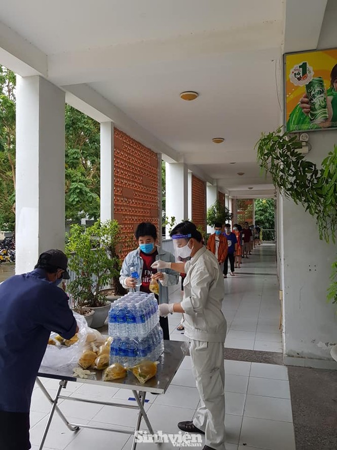 Sinh viên ngoại tỉnh chọn ở lại Đà Nẵng giữa tâm dịch và những lý do xúc động - ảnh 4