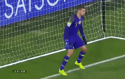 Khoa học lý giải dụng ý "múa quạt" đầy hài hước trong loạt sút penalty của Văn Lâm ảnh 2