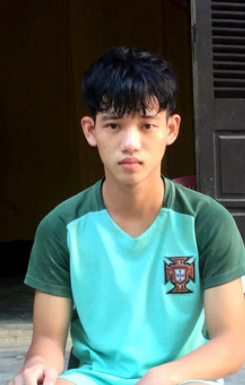 Nam sinh lớp 10 cứu bé đuối nước chìm sát đáy sông