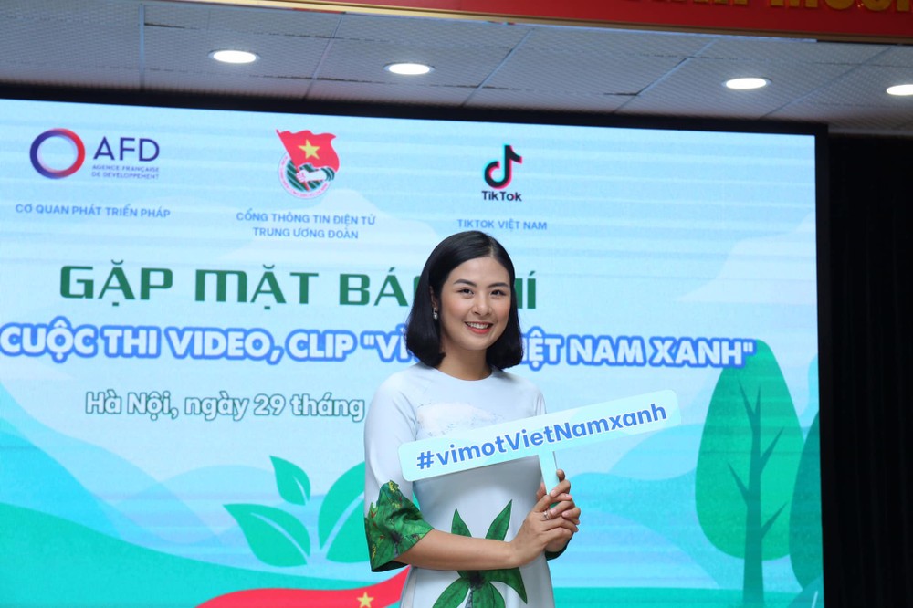 Cùng Hoa hậu Ngọc Hân làm video, clip 'Vì một Việt Nam xanh'