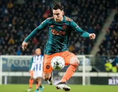 Chelsea ''hút máu'' Ajax, khiến Mourinho phiền lòng
