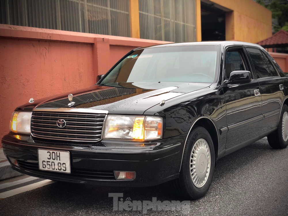 Toyota Crown đời 1998 rao bán giá 1,5 tỷ đồng ở Hà Nội