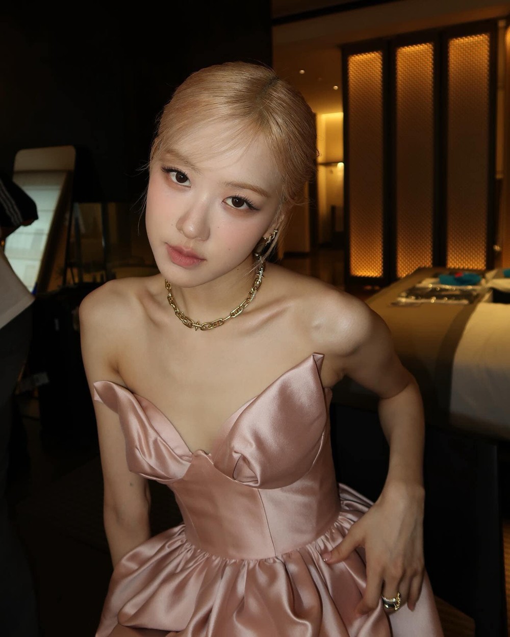 Rosé (BlackPink) được chuyên gia gốc Việt trang điểm