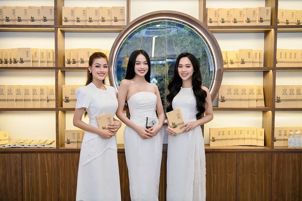 Các người đẹp Việt trải nghiệm không gian Thế giới cà phê Trung Nguyên  Legend
