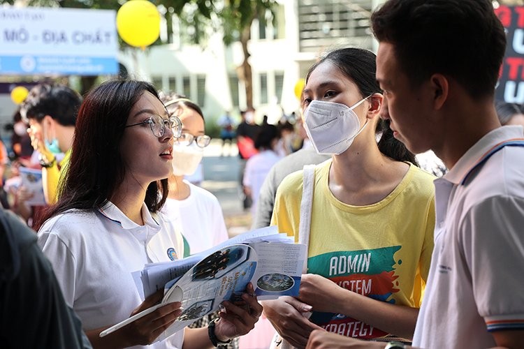 17h ngày 30/7 hết hạn đăng ký xét tuyển đại học 2024, lượng thí sinh tăng mạnh ảnh 1