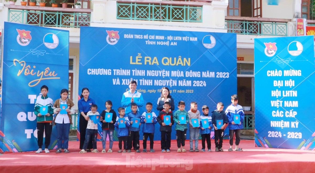 Tuổi trẻ Nghệ An trao gần 1 tỉ đồng tình nguyện mùa Đông 2023 và Xuân tình nguyện 2024 ảnh 6