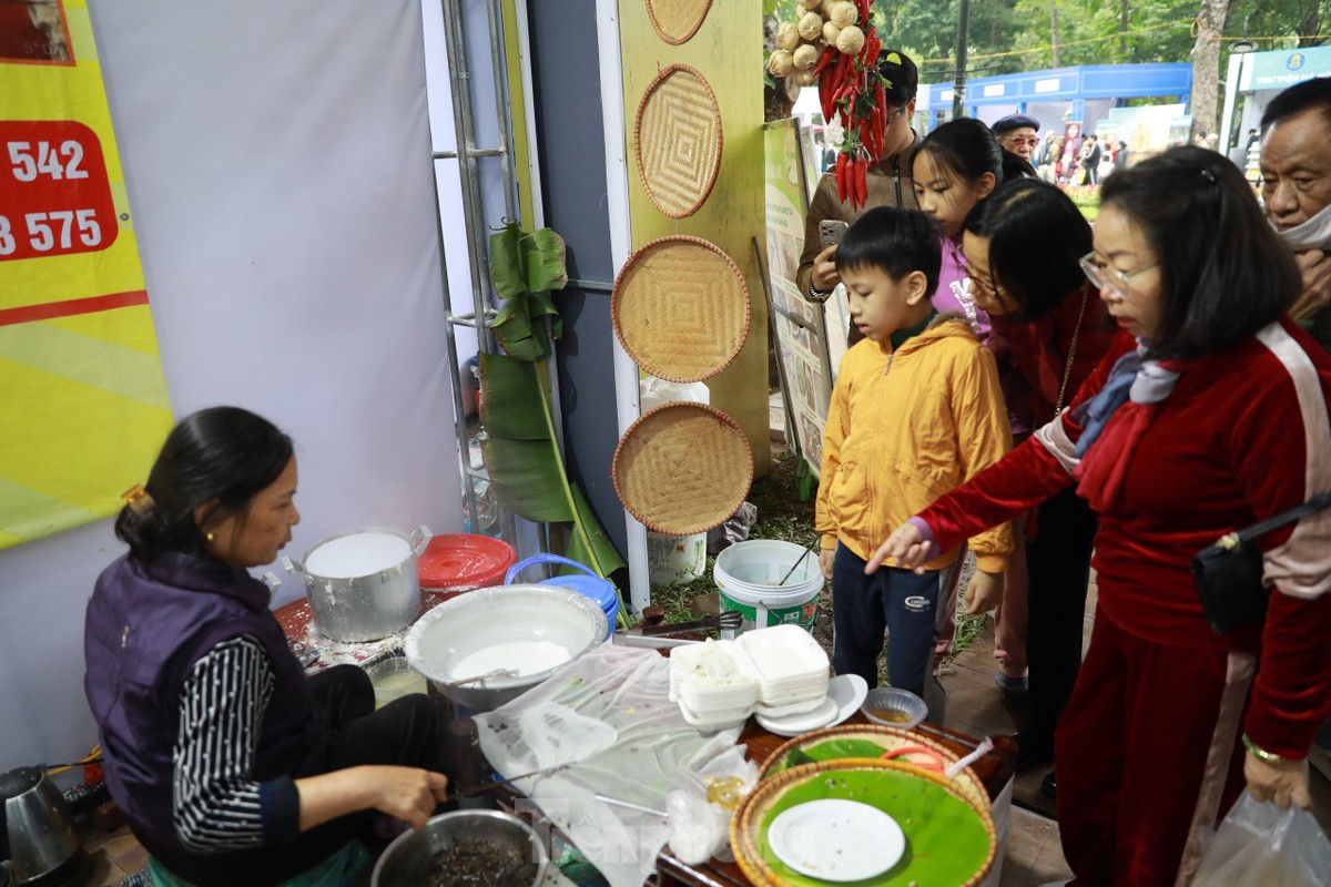 Thưởng thức vô vàn món ăn, không gian ẩm thực đặc sắc tại Hà Nội ảnh 8