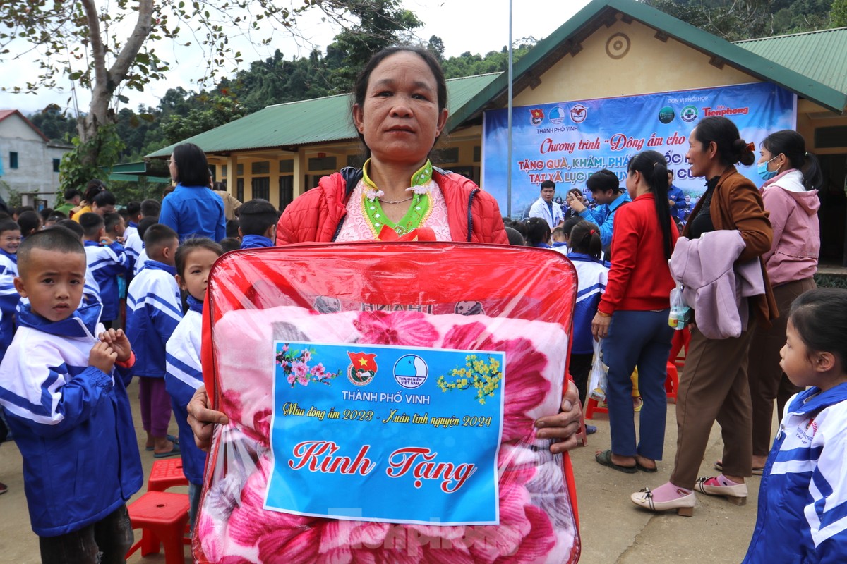 Mang Tết ấm đến người nghèo ảnh 21