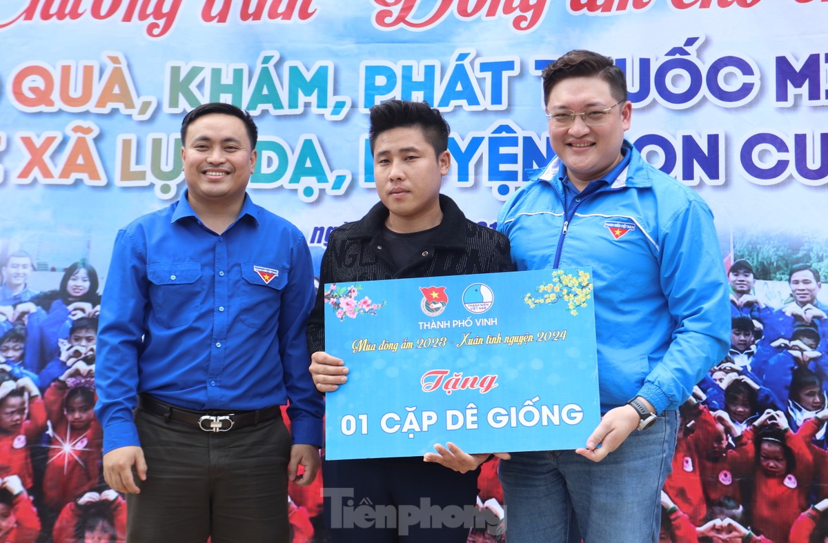 Mang Tết ấm đến người nghèo ảnh 17