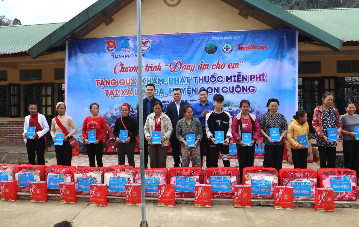 Mang Tết ấm đến người nghèo ảnh 20