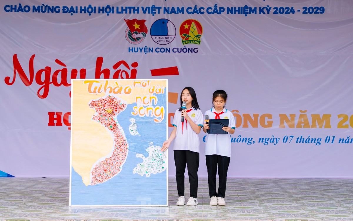 Hàng trăm học sinh đồng diễn, xếp hình bản đồ Việt Nam - Tự hào một dải non sông ảnh 11