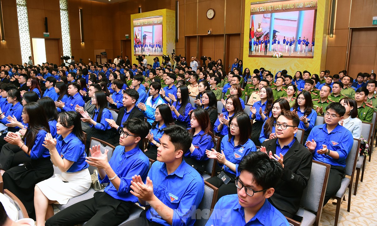 Thủ tướng Phạm Minh Chính gặp mặt và đối thoại với thanh niên về chuyển đổi số ảnh 6
