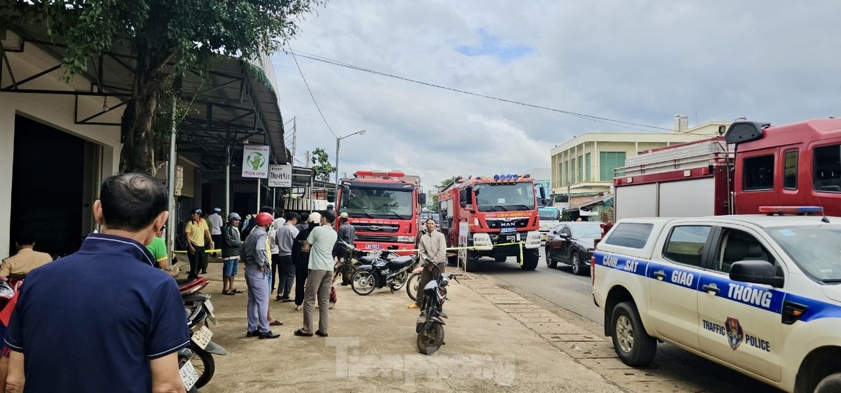 Vụ xe container lao vào nhà dân khiến 3 người tử vong: Hé lộ nguyên nhân ban đầu ảnh 6