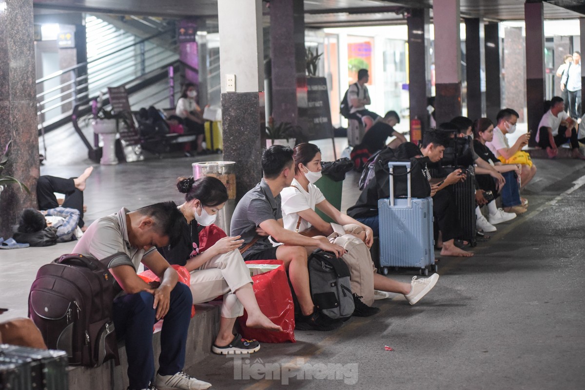 Ngày cuối dịp nghỉ lễ, nhiều người trở lại Hà Nội từ 4 giờ sáng vì sợ tắc đường ảnh 5