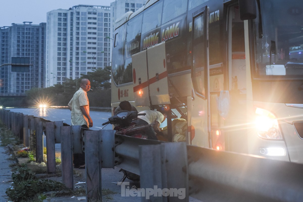 Ngày cuối dịp nghỉ lễ, nhiều người trở lại Hà Nội từ 4 giờ sáng vì sợ tắc đường ảnh 15