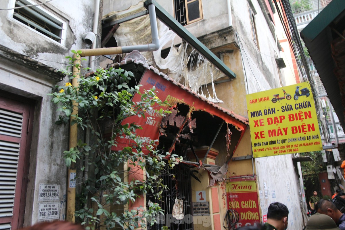 Cảnh tan hoang trong ngôi nhà cháy ở Hà Nội làm 14 người chết ảnh 1