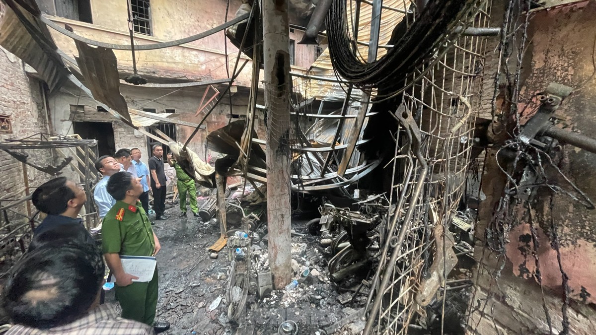 Cảnh tan hoang trong ngôi nhà cháy ở Hà Nội làm 14 người chết ảnh 5