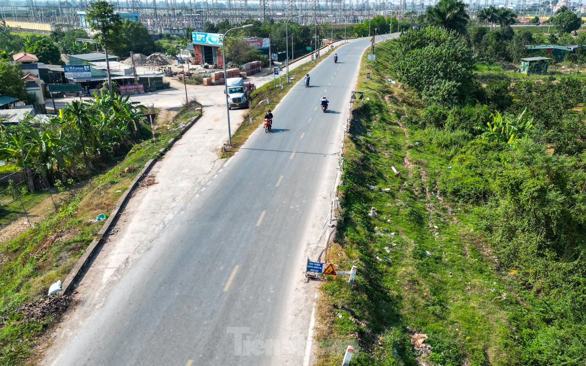 Cận cảnh điểm sạt lở mái đê hữu sông Đáy tại Hà Nội ảnh 1